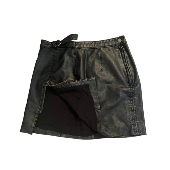 Free People Black Faux Leather Mini Skirt - Women’s Size 2, Edgy Chic Style - Picture 4 of 9